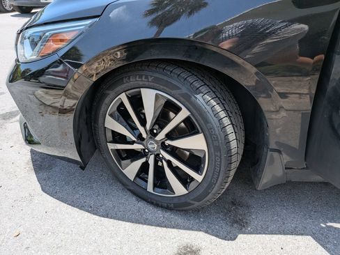 Used 2023 Nissan Sentra SV w/ SV Premium Package FWD image 33