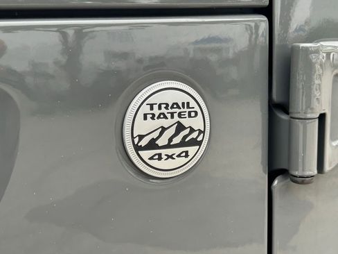 Certified 2018 Jeep Wrangler Unlimited Sahara image 27