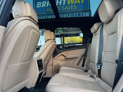 Used 2019 Porsche Cayenne AWD/4WD image 14