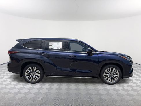 New 2026 Toyota Highlander Platinum AWD/4WD image 8