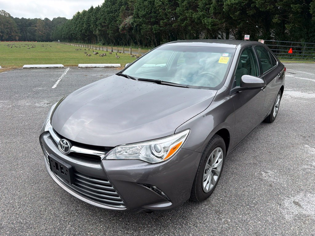 Used 2017 Toyota Camry LE FWD image 2