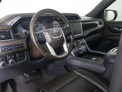 Used 2021 GMC Yukon Denali w/ Denali Premium Package image 36