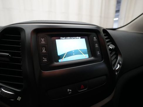 Used 2016 Jeep Cherokee Latitude w/ Safety/Convenience Group image 18