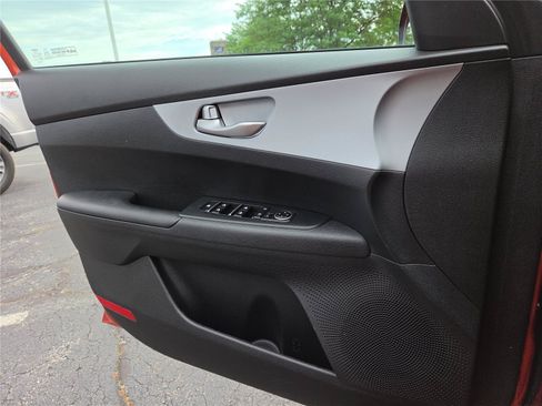 Used 2023 Kia Forte LXS FWD image 17