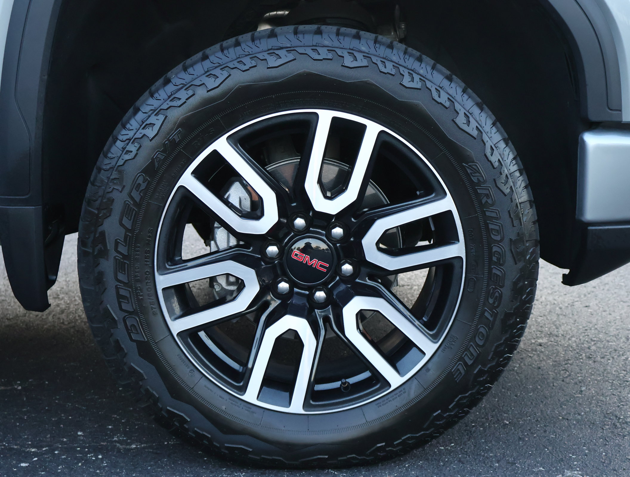 Used 2025 GMC Sierra 1500 AT4 w/ Technology Package AWD/4WD image 29