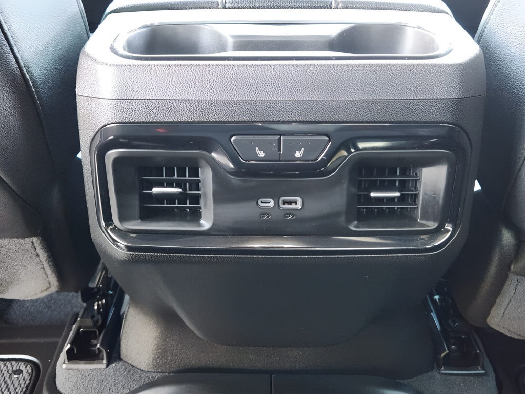 Used 2025 GMC Sierra 1500 AT4 w/ Technology Package AWD/4WD image 30