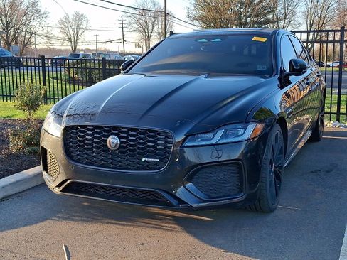 Used 2022 Jaguar XF R-Dynamic SE image 5