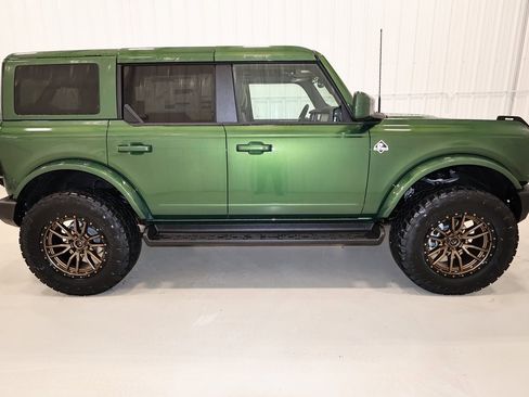 New 2025 Ford Bronco Outer Banks image 2