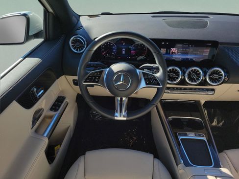 Certified 2025 Mercedes-Benz GLA 250 image 11