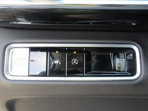 Used 2025 Buick Envision Preferred AWD/4WD image 17