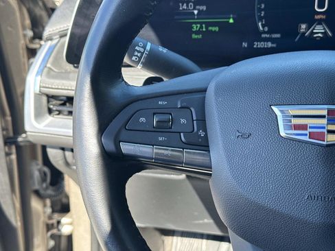 Used 2025 Cadillac XT4 Premium Luxury image 32