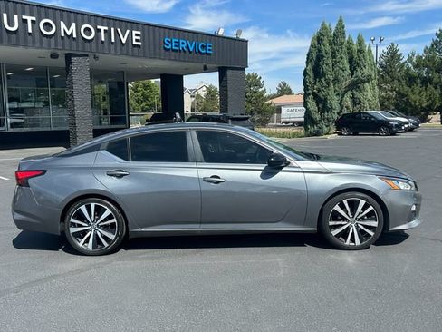 Used 2020 Nissan Altima 2.5 SR FWD image 2