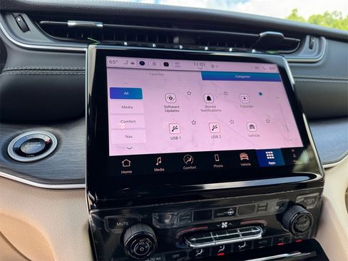 New 2025 Jeep Grand Cherokee L Limited w/ Black Appearance Package image 36