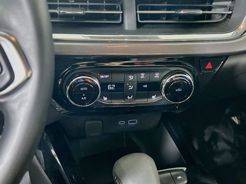 Used 2025 Chevrolet Trax ACTIV FWD image 15