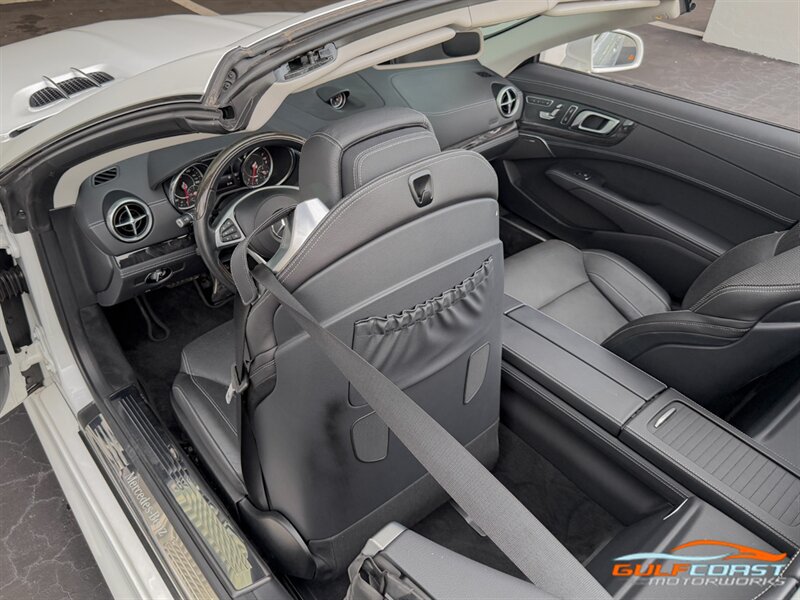 Used 2019 Mercedes-Benz SL 550 w/ Driver Assistance Package image 23