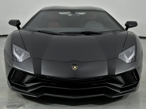 Used 2018 Lamborghini Aventador S image 6