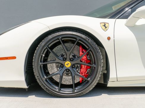 Used 2018 Ferrari 488 GTB RWD image 17