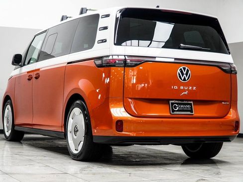 Used 2025 Volkswagen ID. Buzz 1st Edition image 17