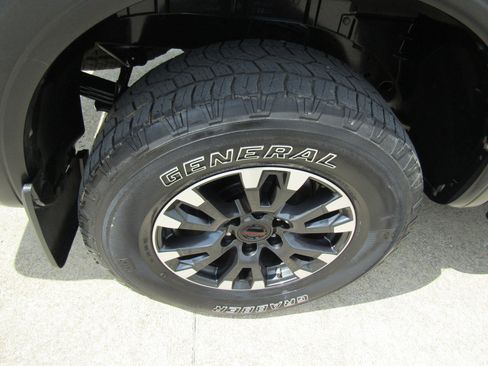 Used 2021 Nissan Titan PRO-4X w/ Pro-4x Convenience Package image 16