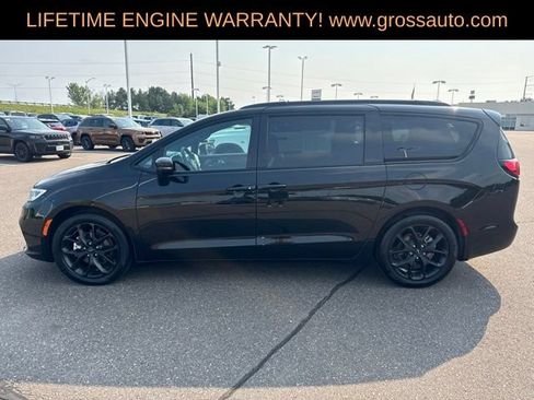 Used 2025 Chrysler Pacifica Limited FWD image 5