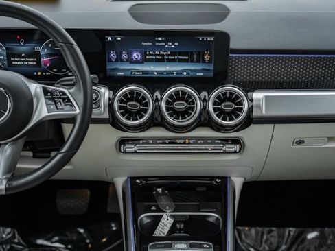 Certified 2025 Mercedes-Benz GLB 250 4MATIC image 22