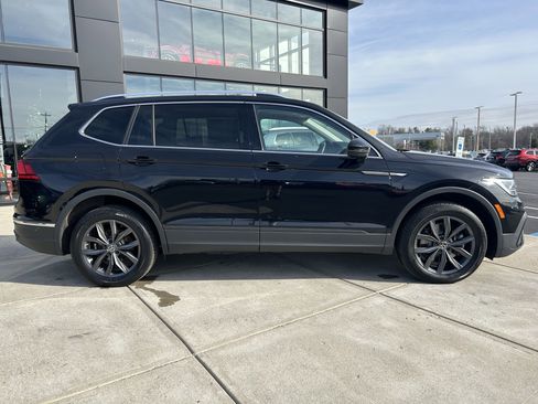 Used 2022 Volkswagen Tiguan SE image 8