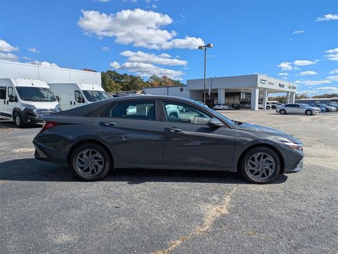 Used 2024 Hyundai Elantra SEL image 8