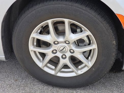 Used 2024 Chrysler Pacifica Touring-L FWD image 9