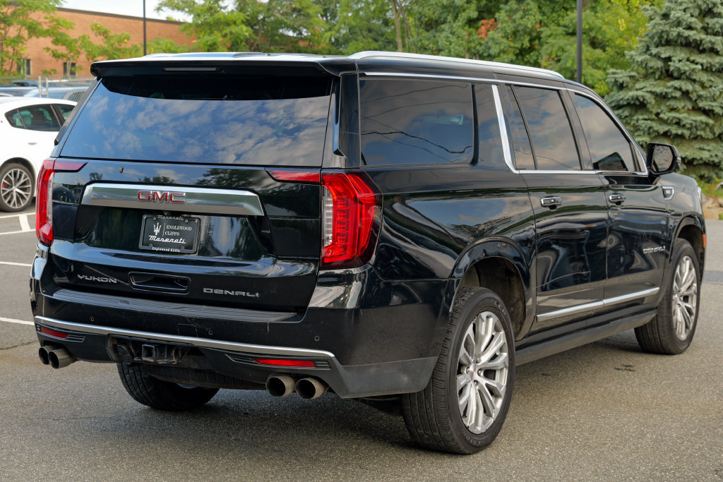 Used 2022 GMC Yukon XL Denali AWD/4WD image 7