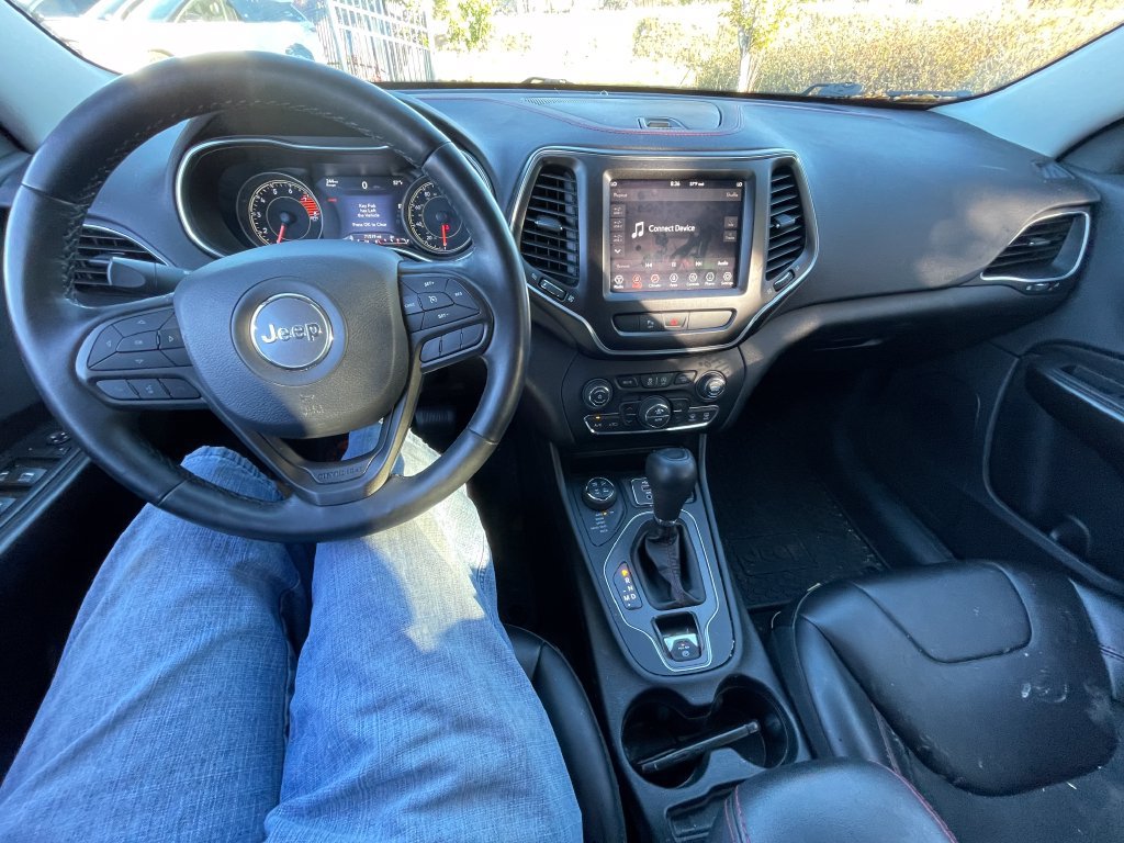 Used 2019 Jeep Cherokee Trailhawk w/ Cold Weather Group AWD/4WD image 4