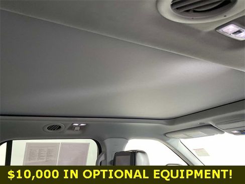 Used 2022 Ford Explorer XLT w/ Equipment Group 202A image 6