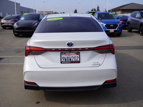 Used 2021 Toyota Avalon XLE image 9