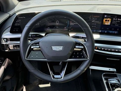 Used 2025 Cadillac Lyriq Luxury AWD/4WD image 17
