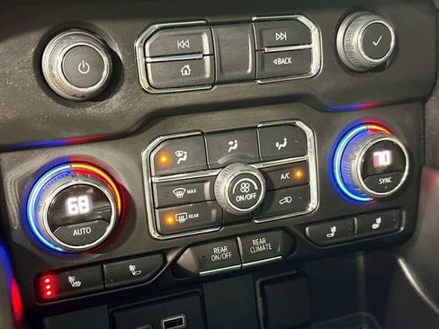 Used 2021 Chevrolet Suburban LT image 17