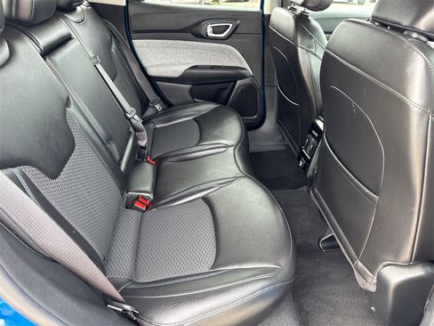 Used 2022 Jeep Compass Latitude image 18