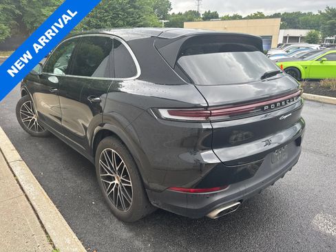 Used 2025 Porsche Cayenne AWD/4WD image 4