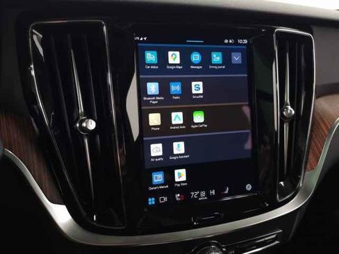 Used 2025 Volvo V60 B5 Cross Country Plus image 26