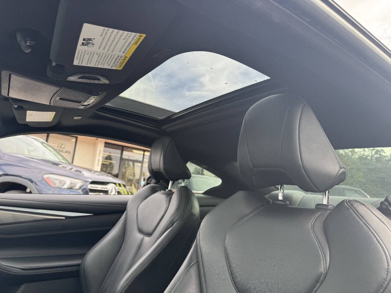 Used 2018 INFINITI Q60 3.0t Luxe RWD image 7