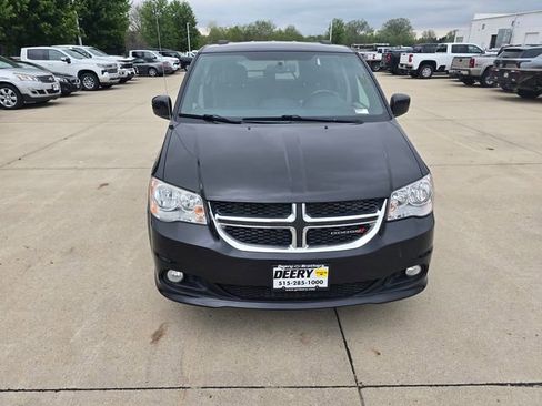 Used 2017 Dodge Grand Caravan SXT FWD image 4