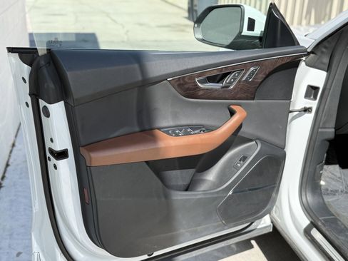 Used 2019 Audi Q8 Premium Plus AWD/4WD image 19