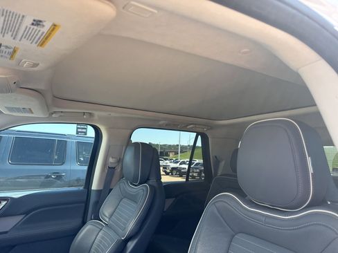 Used 2021 Lincoln Navigator Black Label w/ Cargo Convenience Package AWD/4WD image 12