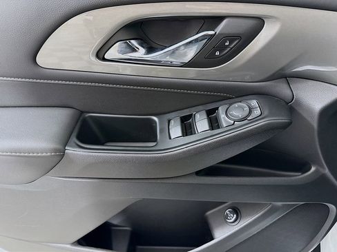 Used 2024 Chevrolet Traverse LT image 17