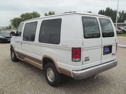 Used 2001 Ford E-150 and Econoline 150 image 5