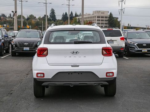 Used 2026 Hyundai Venue SEL image 8