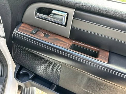 Used 2017 Ford Expedition Platinum AWD/4WD image 29