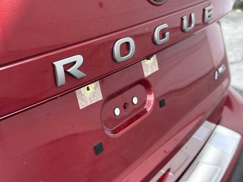 Used 2025 Nissan Rogue SV image 11