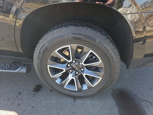 Used 2022 Chevrolet Tahoe Z71 w/ Z71 Off-Road Package image 14