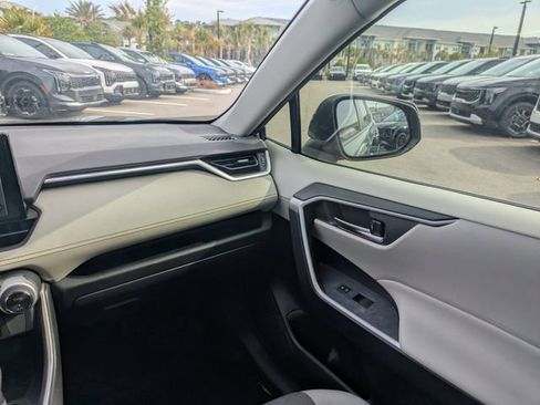 Used 2019 Toyota RAV4 XLE w/ Convenience Package FWD image 18