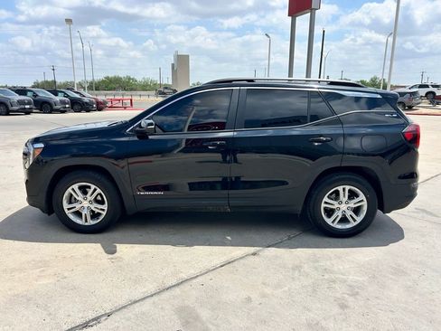 Used 2022 GMC Terrain SLE w/ Driver Convenience Package image 4