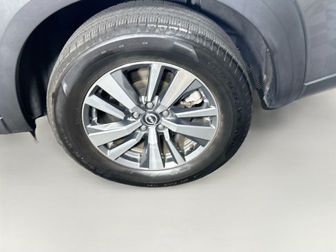 Used 2025 Nissan Pathfinder SL FWD image 11